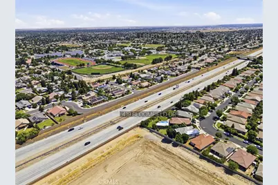 419 Bloomfield, Bakersfield, CA 93312 - Photo 4