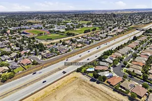 419 Bloomfield, Bakersfield, CA 93312 - Photo 4