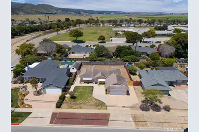 405 N V, Lompoc, CA 93436 - Photo 4