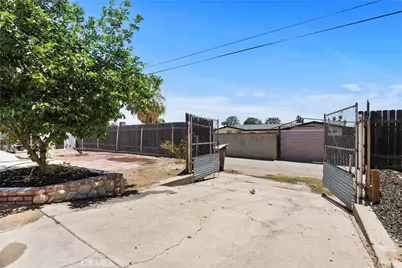 2725 University Avenue, Bakersfield, CA 93306 - Photo 50
