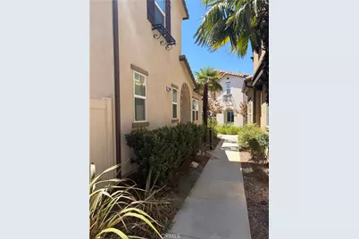 20509 Hazelnut Court, Saugus, CA 91350 - Photo 2