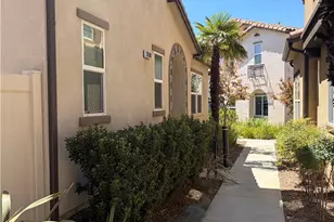 20509 Hazelnut Ct, Saugus, CA 91350 - Photo 2