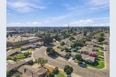2234 W Cambridge Avenue, Visalia, CA 93277 - Photo 12