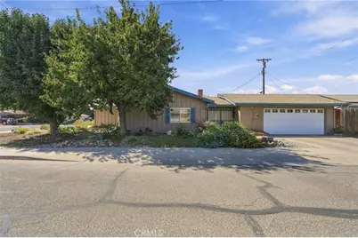2234 W Cambridge Avenue, Visalia, CA 93277 - Photo 2