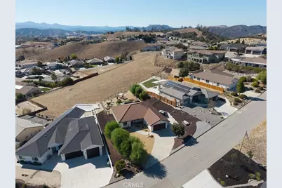 3415 Lakeside Village Drive, Paso Robles, CA 93446 - Photo 44