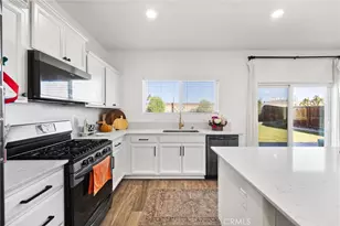 9614 Silver Falls Ln, Shafter, CA 93263 - Photo 8