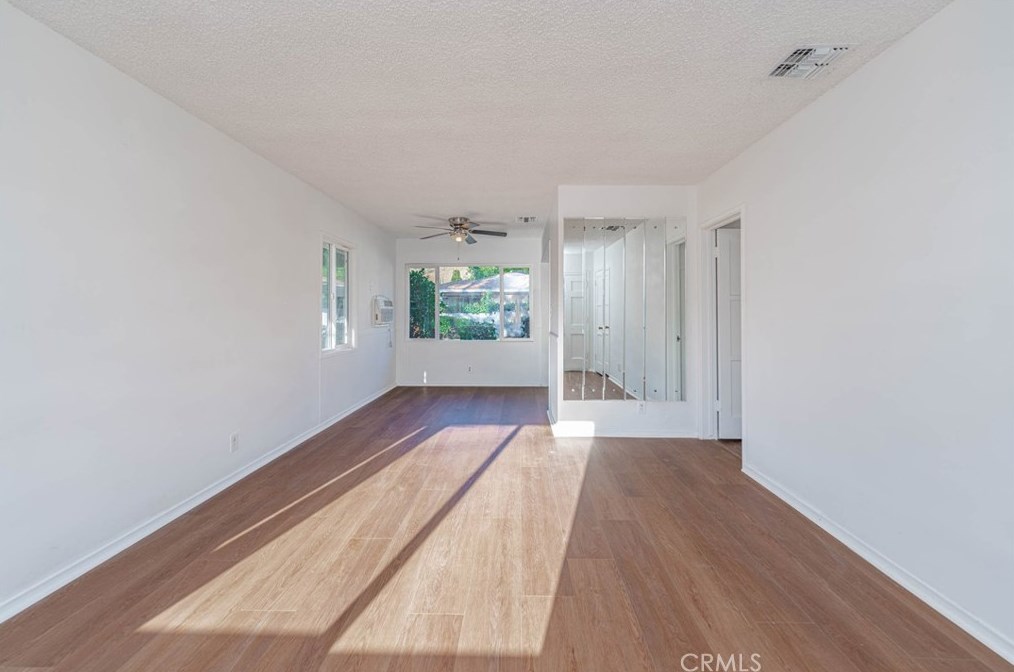 7734 Glenoaks Blvd, Burbank, CA 91504