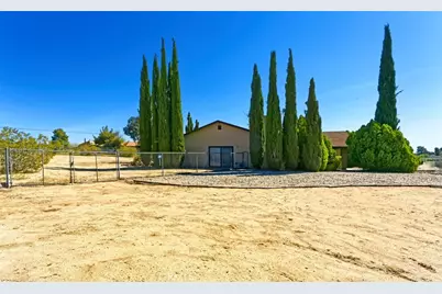 15490 Mondamon, Apple Valley, CA 92307 - Photo 16