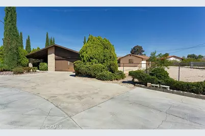 15490 Mondamon, Apple Valley, CA 92307 - Photo 14