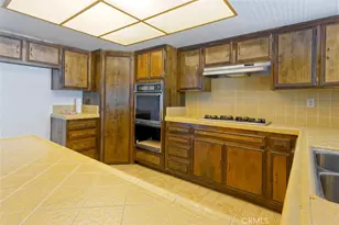15490 Mondamon, Apple Valley, CA 92307 - Photo 8