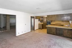 15490 Mondamon, Apple Valley, CA 92307 - Photo 6