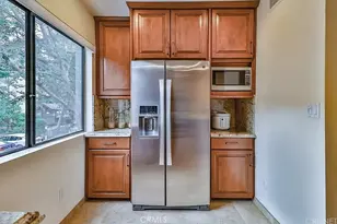 21931 Burbank, Woodland Hills, CA 91367 - Photo 4