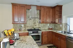 21931 Burbank, Woodland Hills, CA 91367 - Photo 2
