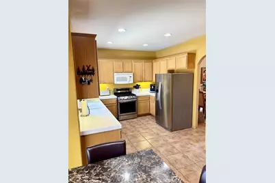 12236 Primavera, Victorville, CA 92392 - Photo 16