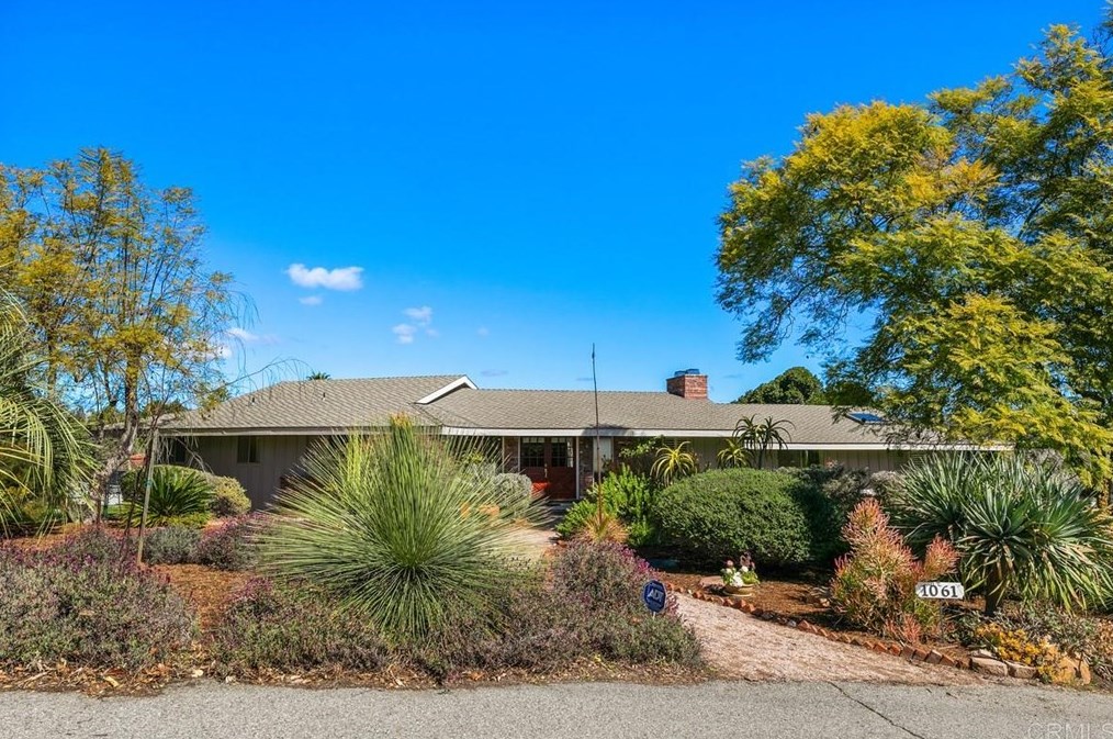 1061 Riverview Dr, Fallbrook, CA 92028-1847