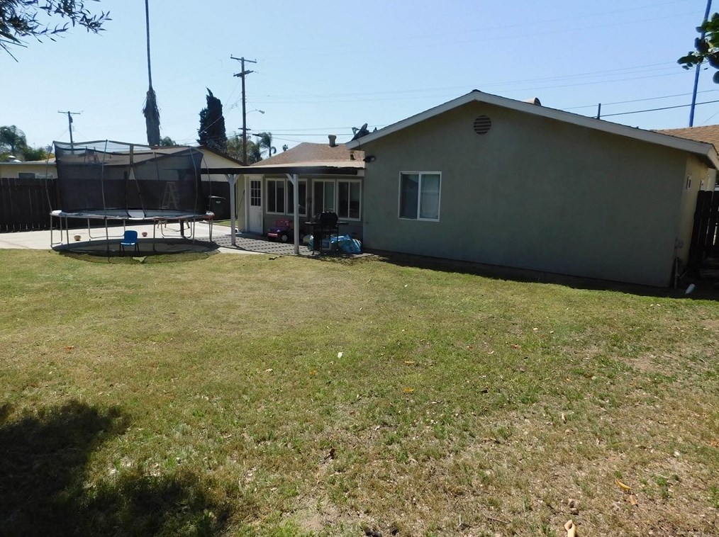 905 Rangeview St, Spring Valley, CA 91977-4759