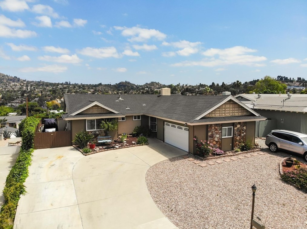 10010 Diversion Dr, Spring Valley, CA 91977-3114