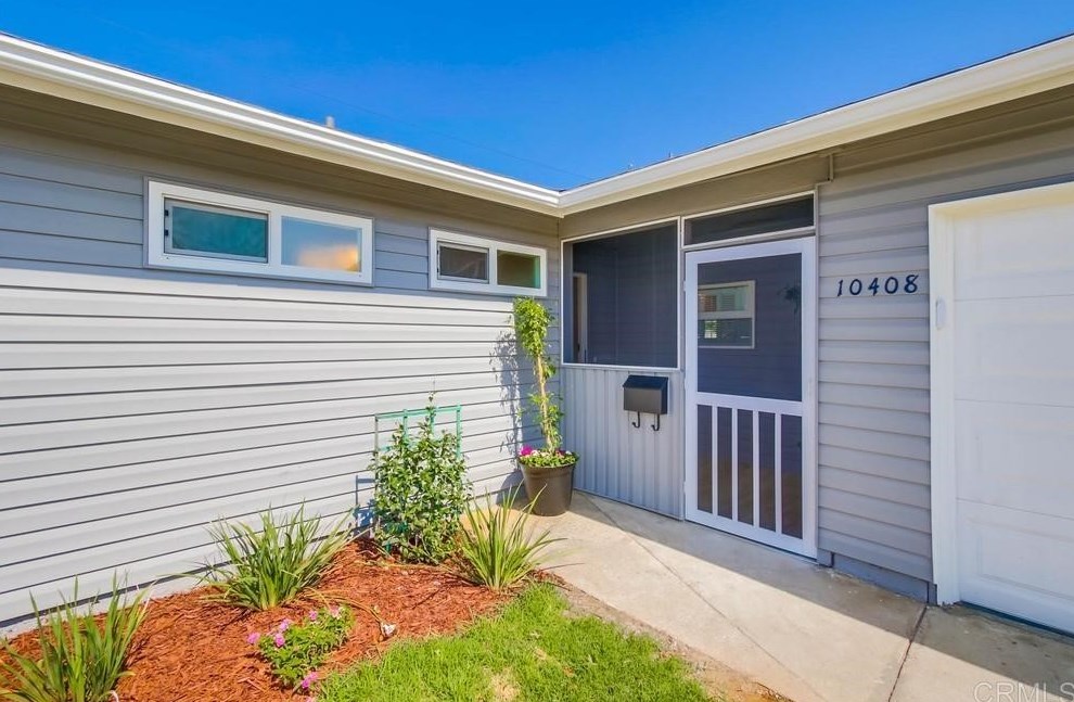 10408 El Nopal, Santee, CA 92071-4907