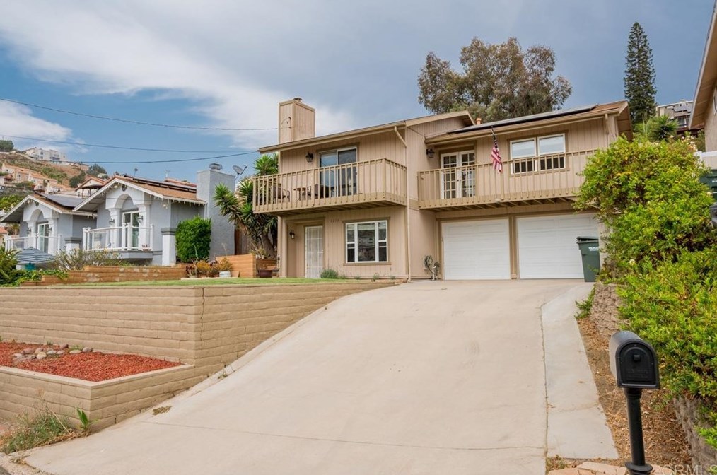 1111 Portola Ave, Spring Valley, CA 91977-4528