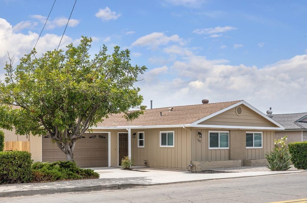 157 Lakeview Ave, Spring Valley, CA 91977-6412
