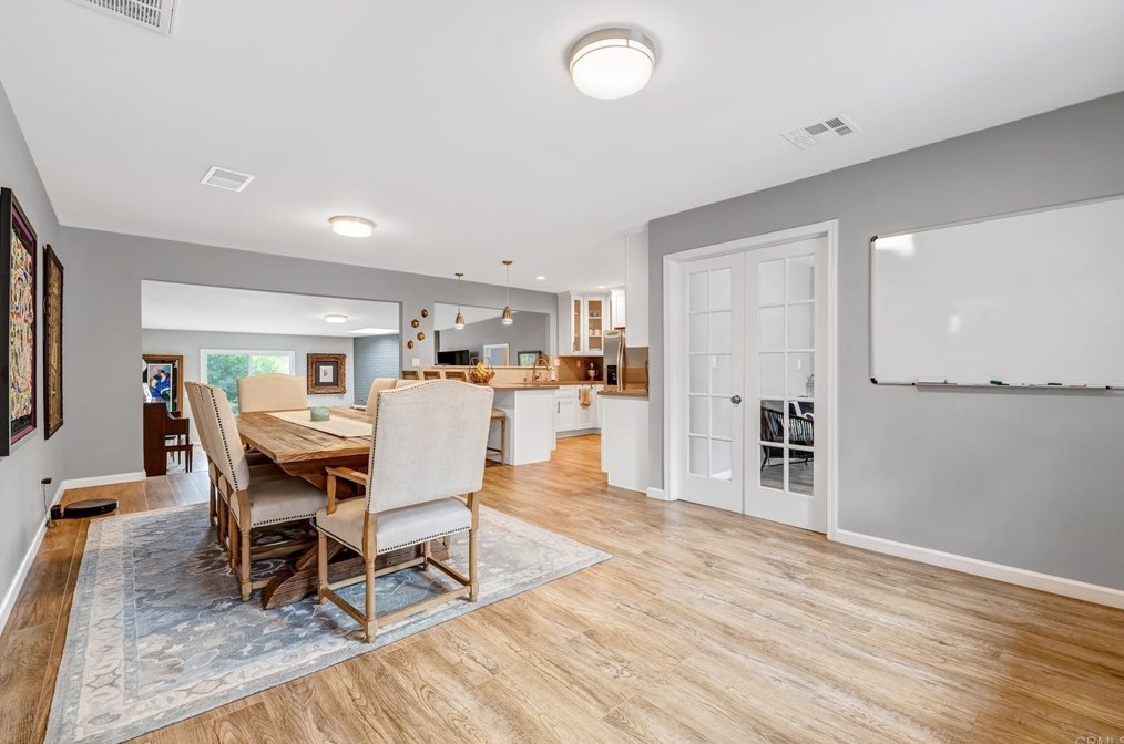 10106 Del Rio Rd, Spring Valley, CA 91977-3133