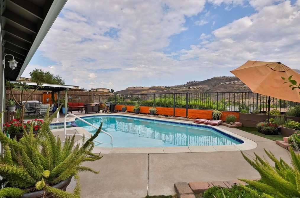 10339 Strawberry Ln, Spring Valley, CA 91977-5416