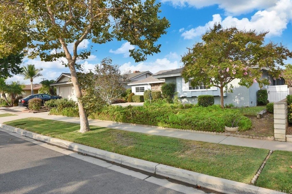 2650 Larchmont Ave, Santa Ana, CA 92705-6738