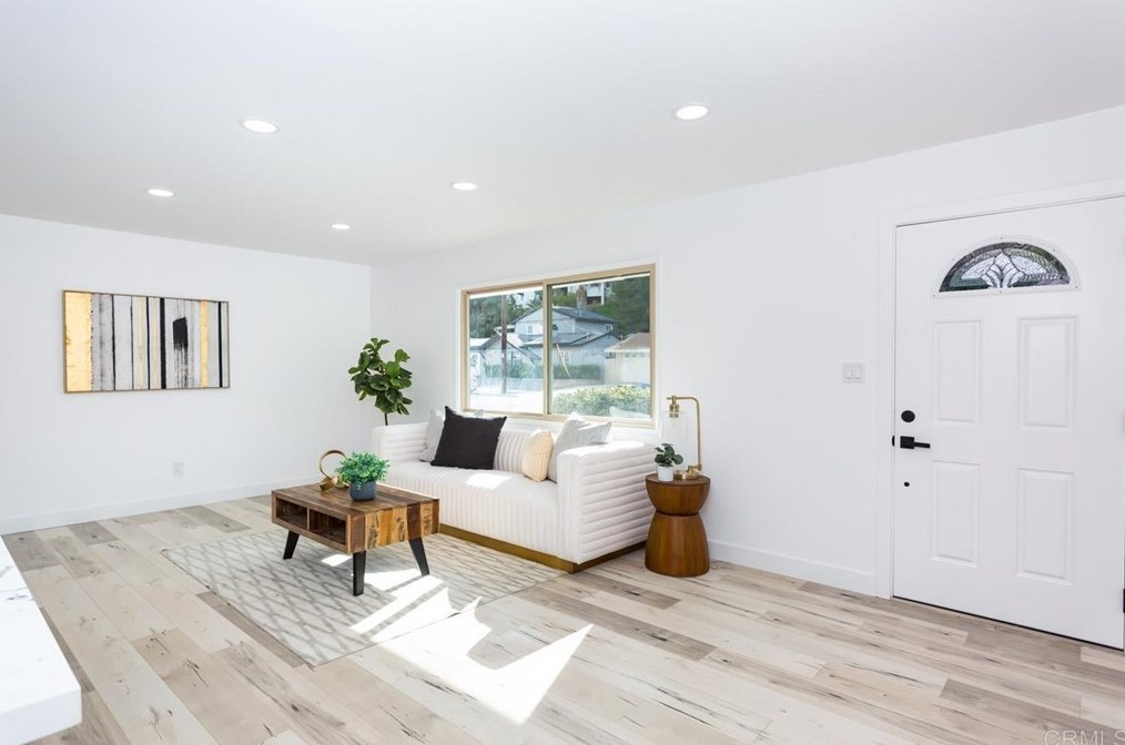 1043 Osage Dr, Spring Valley, CA 91977-4750