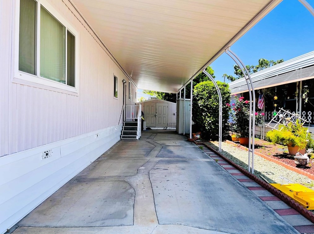 1010 Bobier Dr #195, Vista, CA 92084