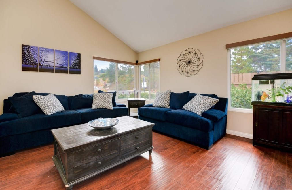 10106 Roadside Pl, Spring Valley, CA 91977-6933