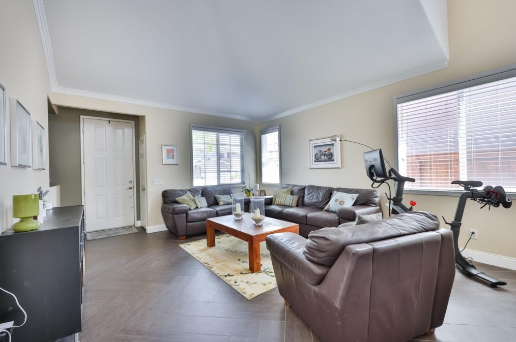 1054 Forest Hill Pl, Chula Vista CA  91913-1624 exterior