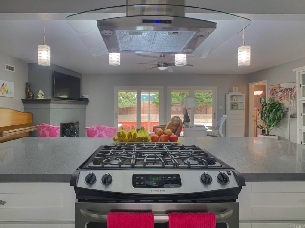 861 Date Ave, Chula Vista CA  91911-1110 exterior