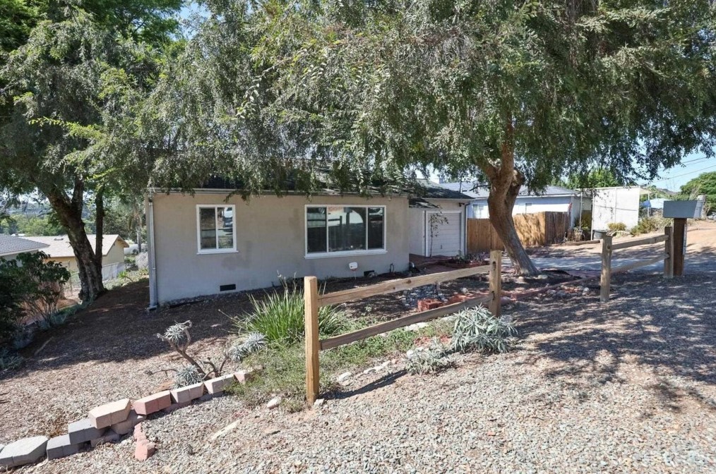 9240 Brookside Cir, Spring Valley, CA 91977
