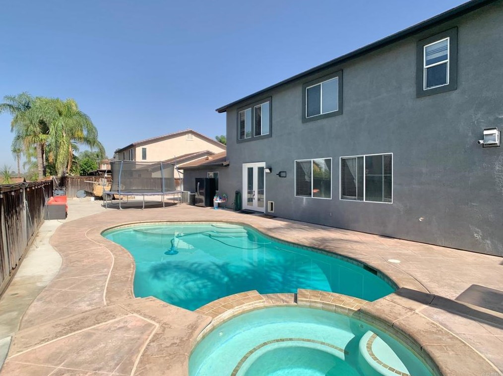 8123 Palm View Ln, Riverside, CA 92508