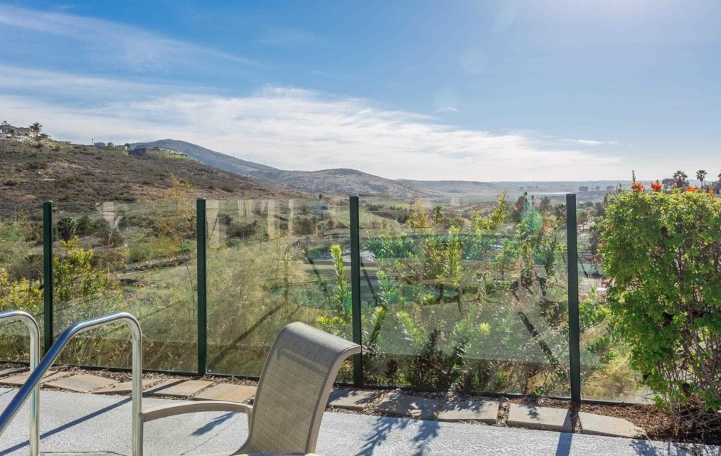 2723 Lake Pointe Dr, Spring Valley CA 91977-3488 exterior