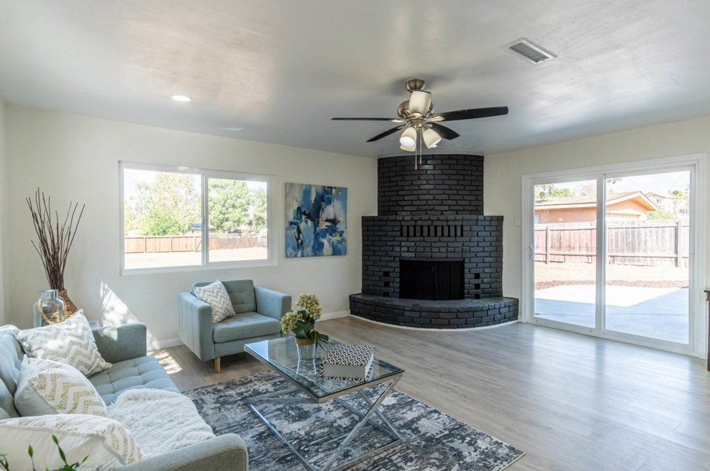2082 Mountain View Dr, Escondido, CA 92027-4103