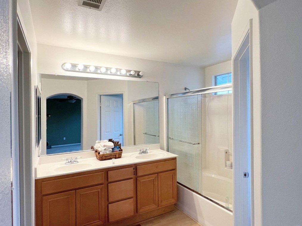 1324 Escalon Pl, Chula Vista, CA 91913-2942