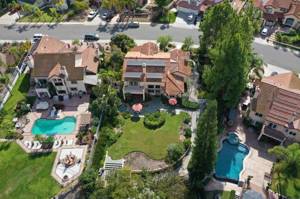 1883 Cabernet Dr, Chula Vista CA 91913-1268 exterior