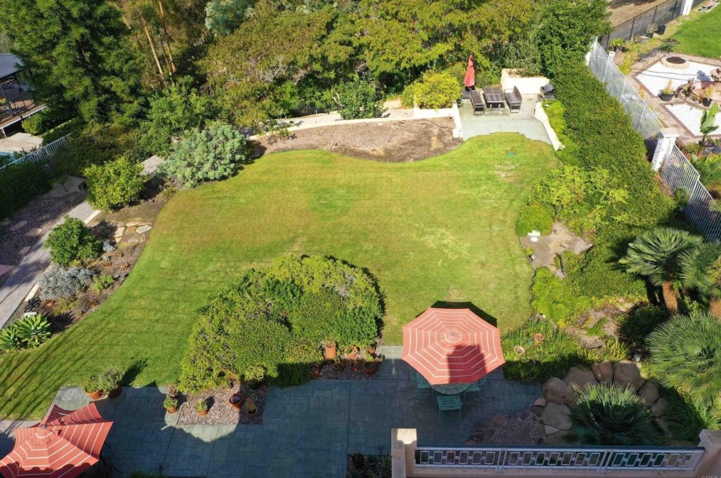 1883 Cabernet Dr, Chula Vista CA 91913-1268 exterior