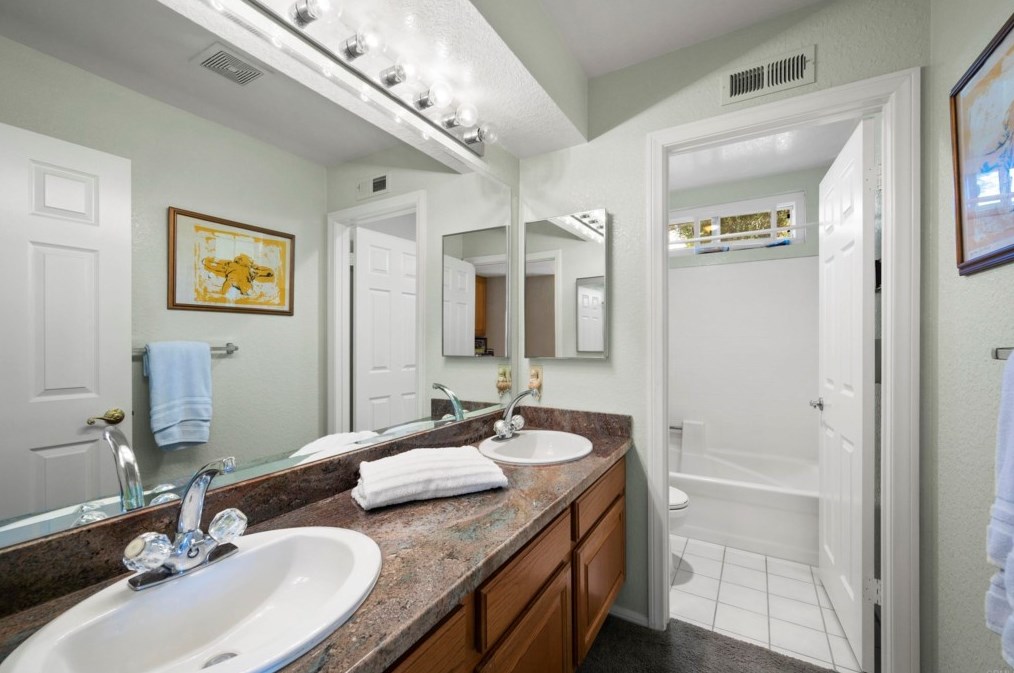 1883 Cabernet Dr, Chula Vista CA 91913-1268 exterior