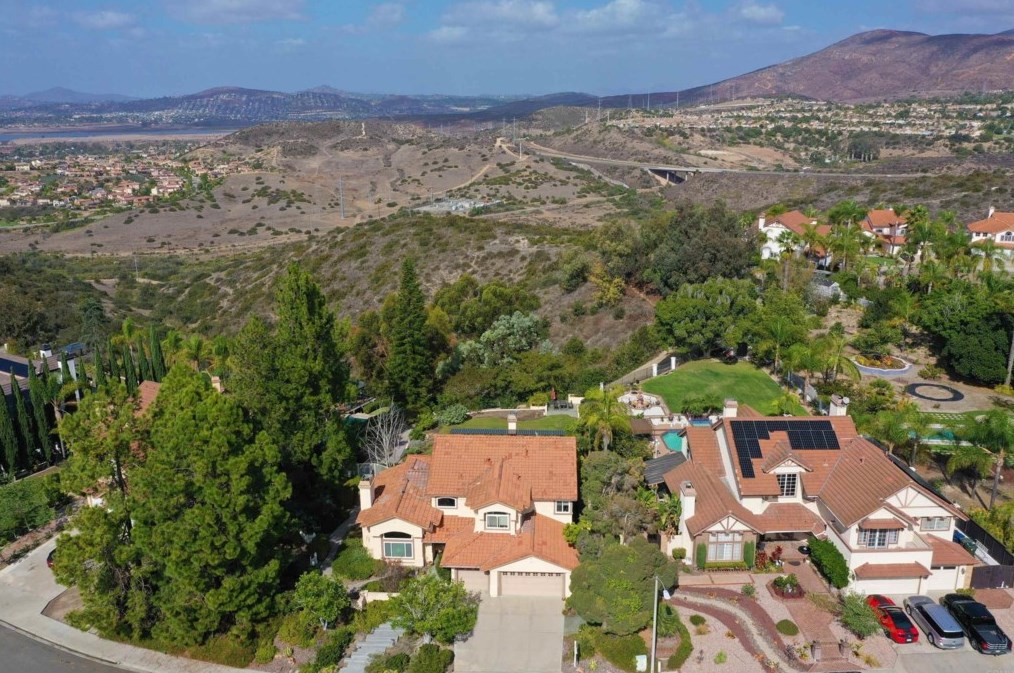 1883 Cabernet Dr, Chula Vista CA 91913-1268 exterior