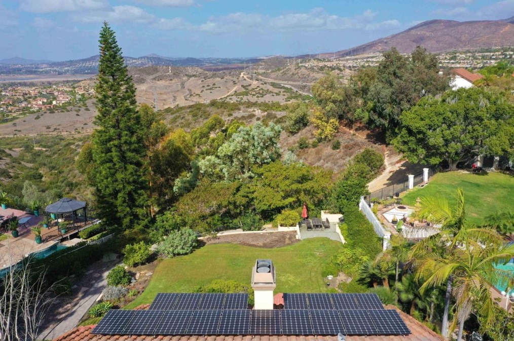 1883 Cabernet Dr, Chula Vista CA 91913-1268 exterior