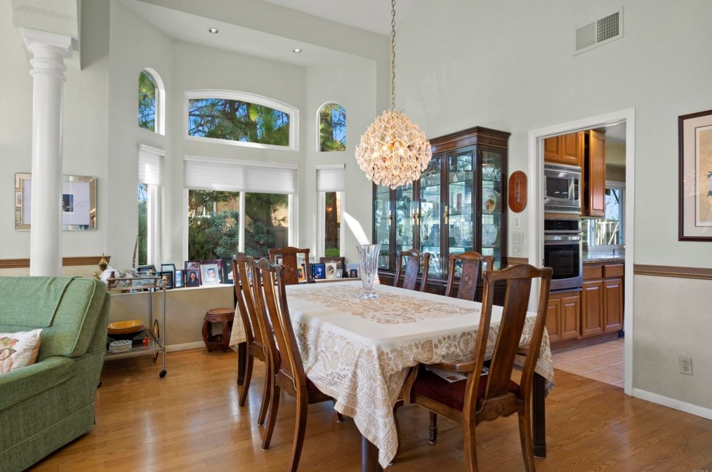 1883 Cabernet Dr, Chula Vista CA 91913-1268 exterior