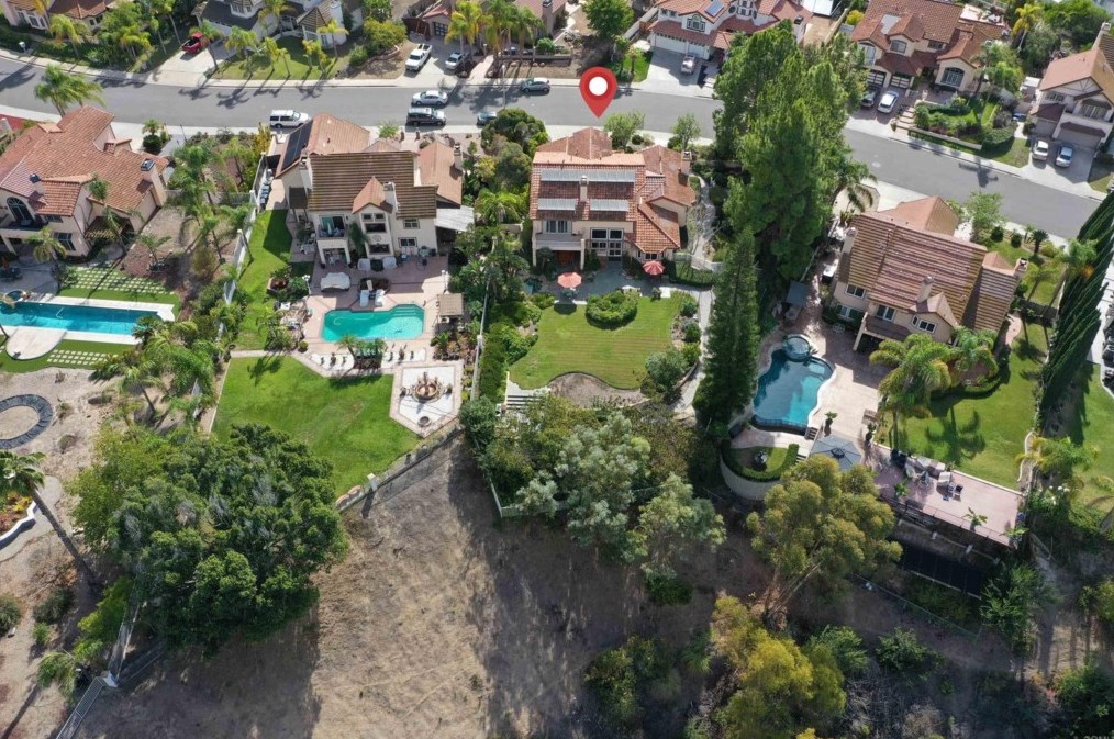 1883 Cabernet Dr, Chula Vista CA 91913-1268 exterior