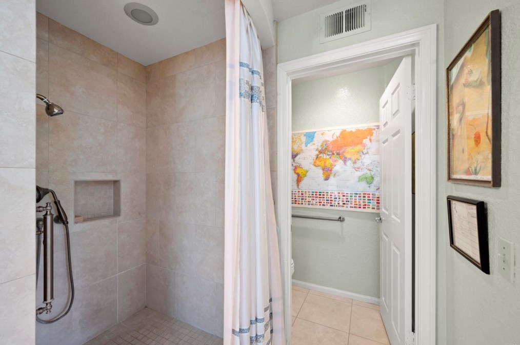 1883 Cabernet Dr, Chula Vista CA 91913-1268 exterior