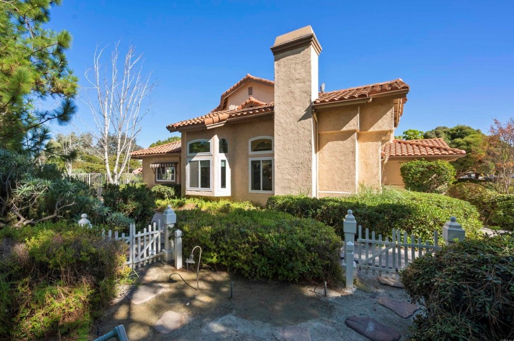 1883 Cabernet Dr, Chula Vista CA 91913-1268 exterior