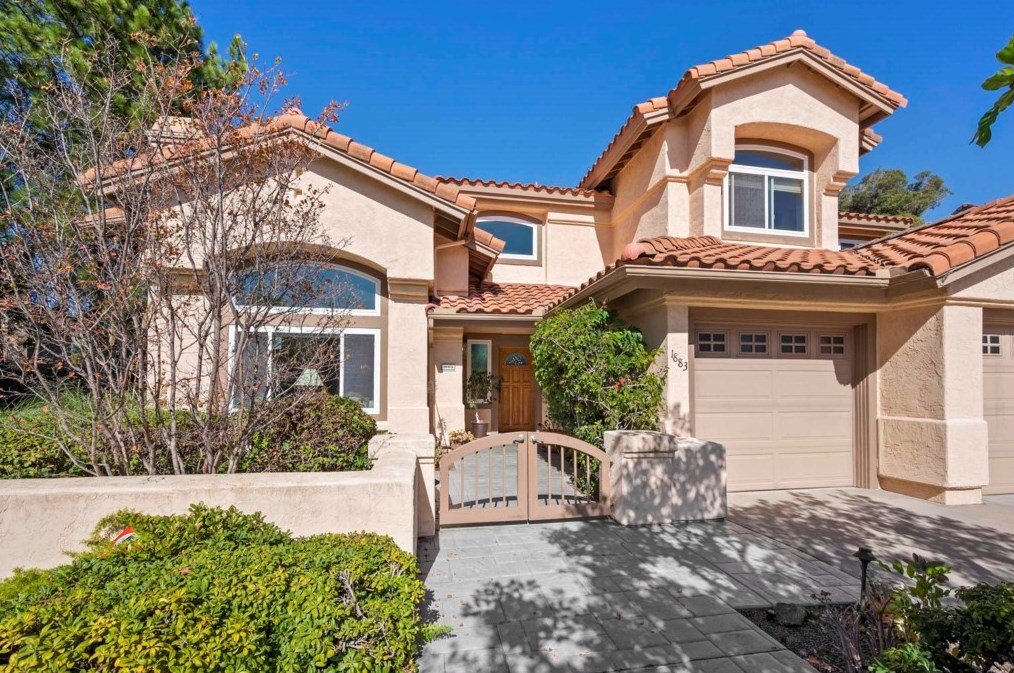 1883 Cabernet Dr, Chula Vista CA 91913-1268 exterior