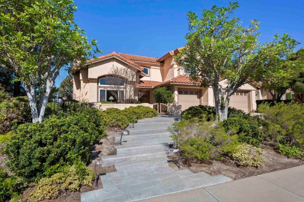 1883 Cabernet Dr, Chula Vista CA 91913-1268 exterior