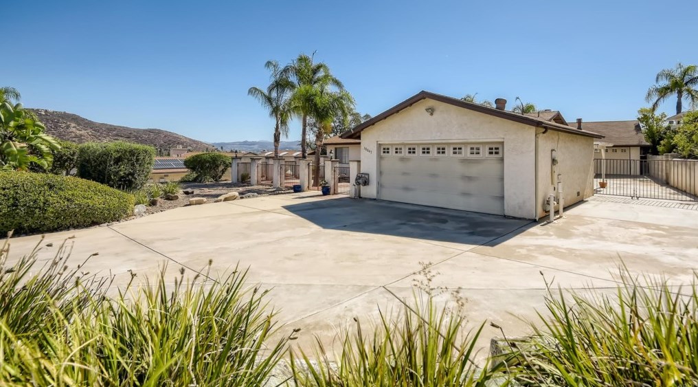 10047 Wycliffe St, Santee, CA 92071-1175