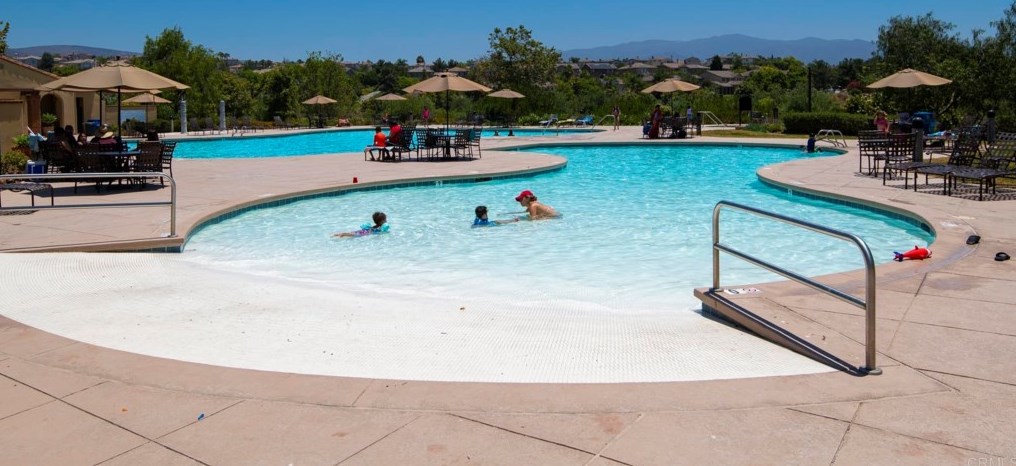 1417 Long View Dr, Chula Vista CA  91915-1667 exterior